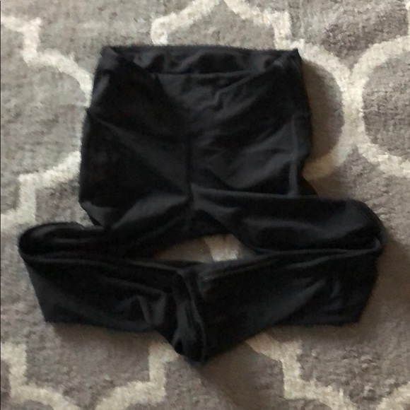 Lululemon cropped legging - Picture 2 of 3